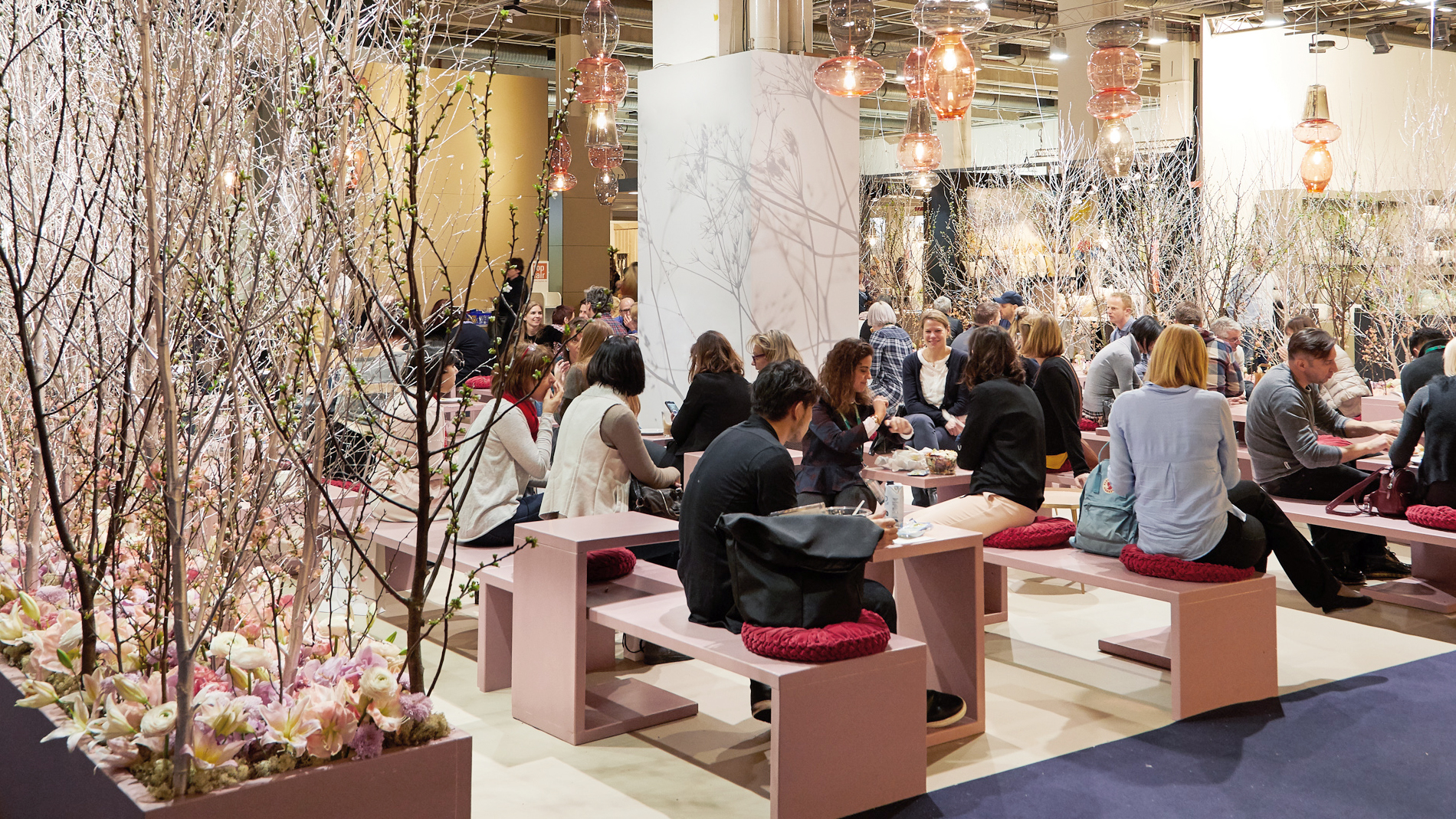 People sitting in a cafè at Messe Frankfurt