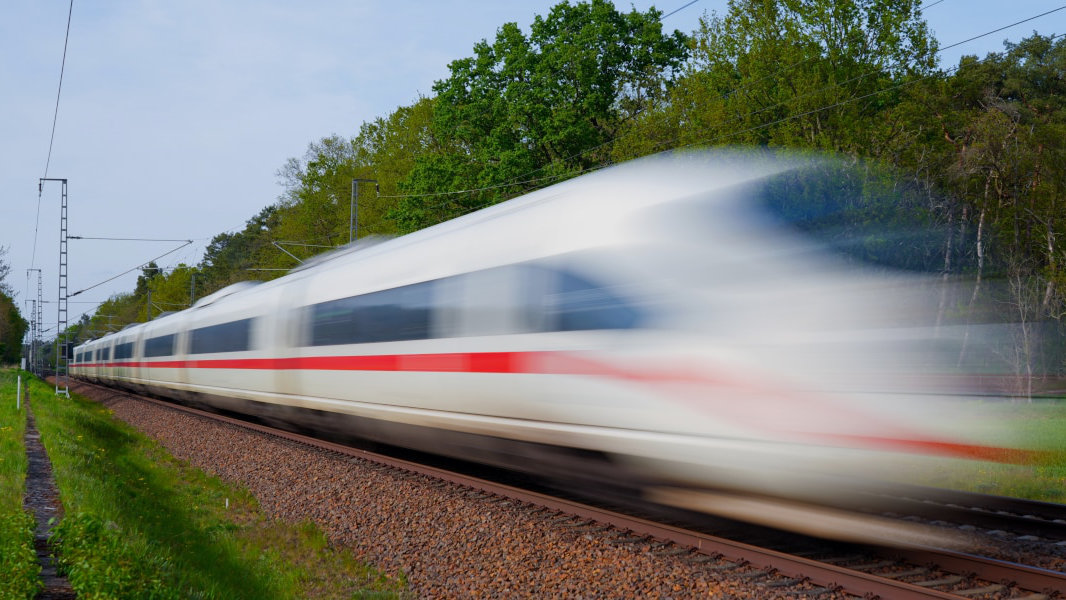 ICE Zug der Deutschen Bahn