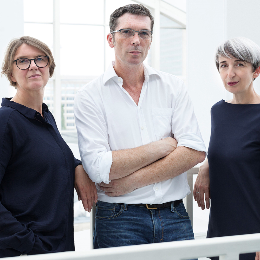 Die Designer*innen Claudia Herke, Cem Bora und Annetta Palmisano vom Stilbüro bora.herke.palmisano
