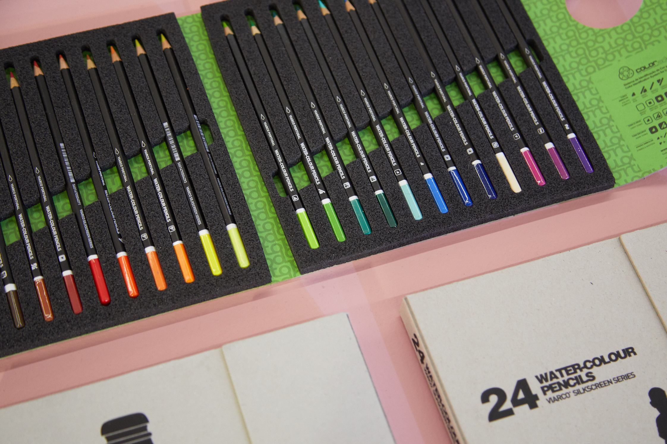 Graphic artists' and artists' requisites / Grafik- und Künstlerbedarf