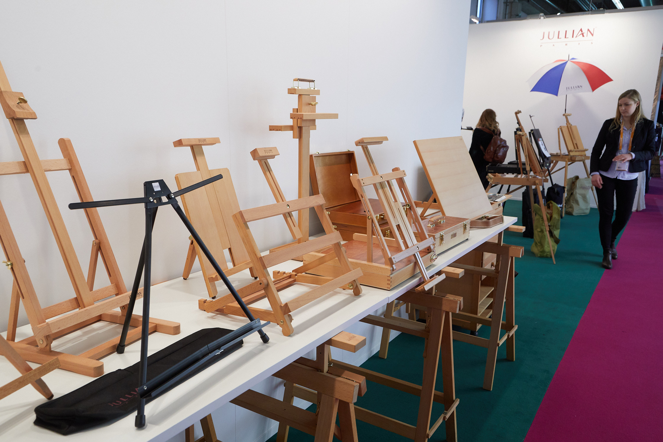 Graphic artists' and artists' requisites / Grafik- und Künstlerbedarf