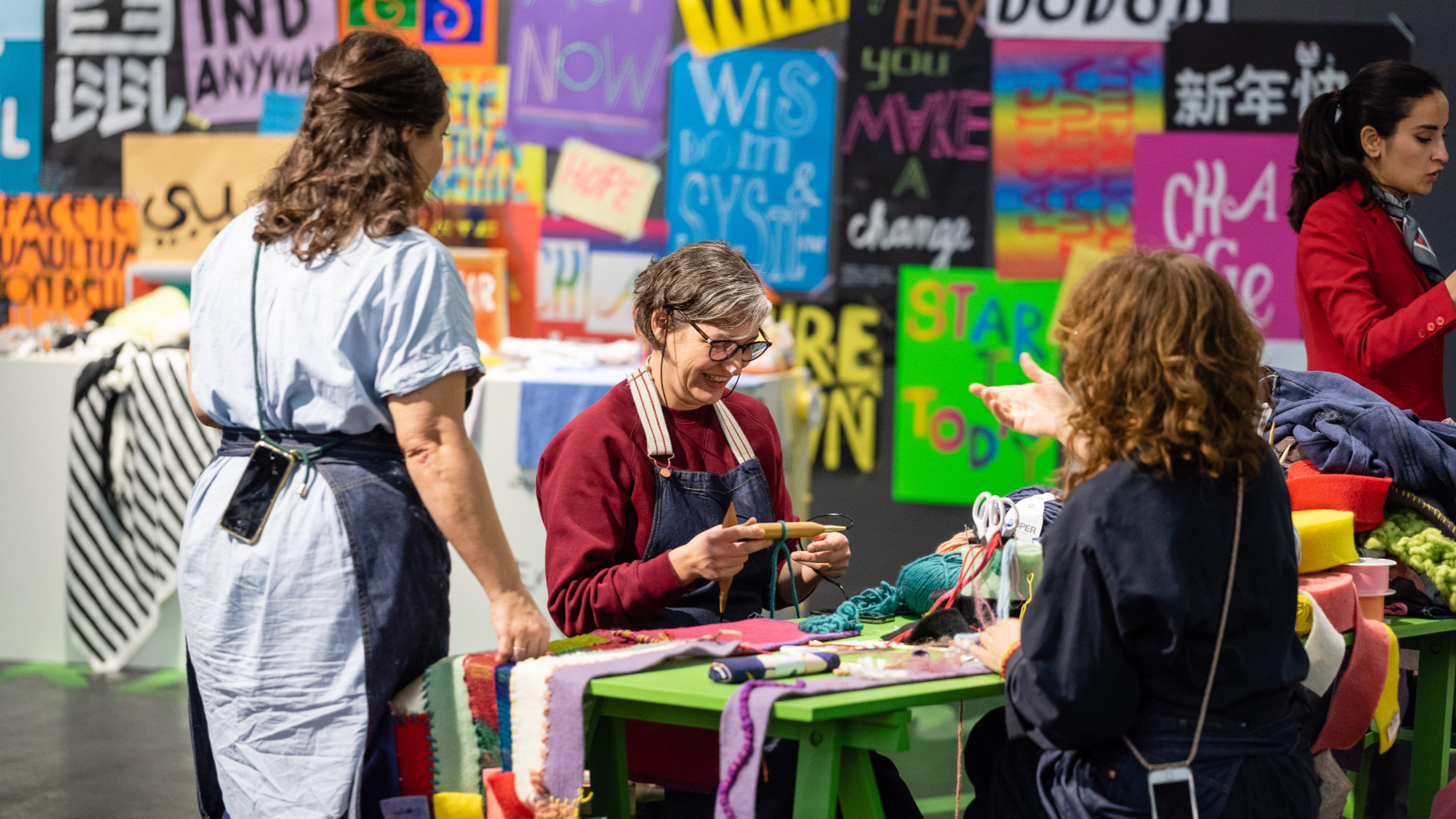 Kreative Live-Aktionen zu den neuesten Bastelthemen im Creativeworld Trendareal