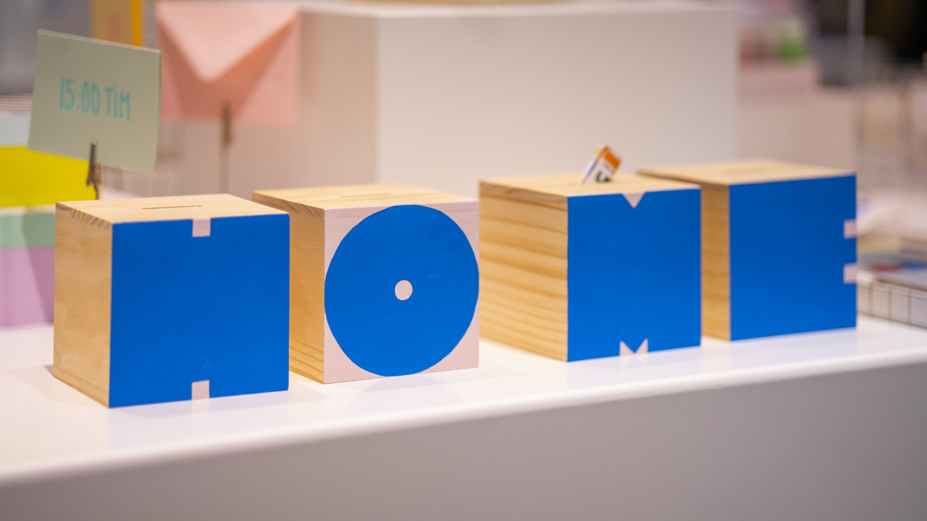 Creativeworld: Wooden letters "HOME"