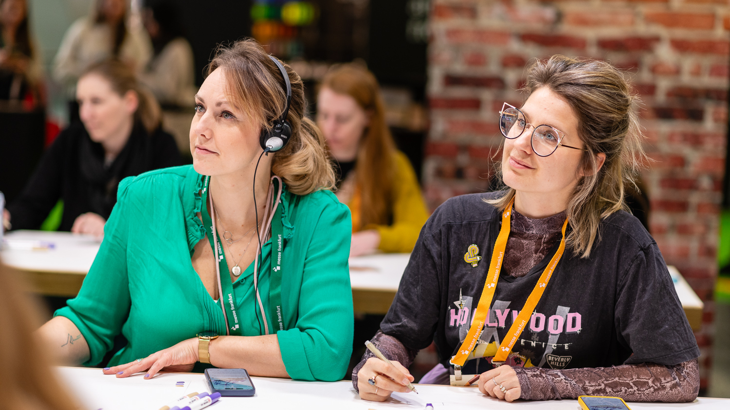 2 junge Frauen auf der Creative Academy