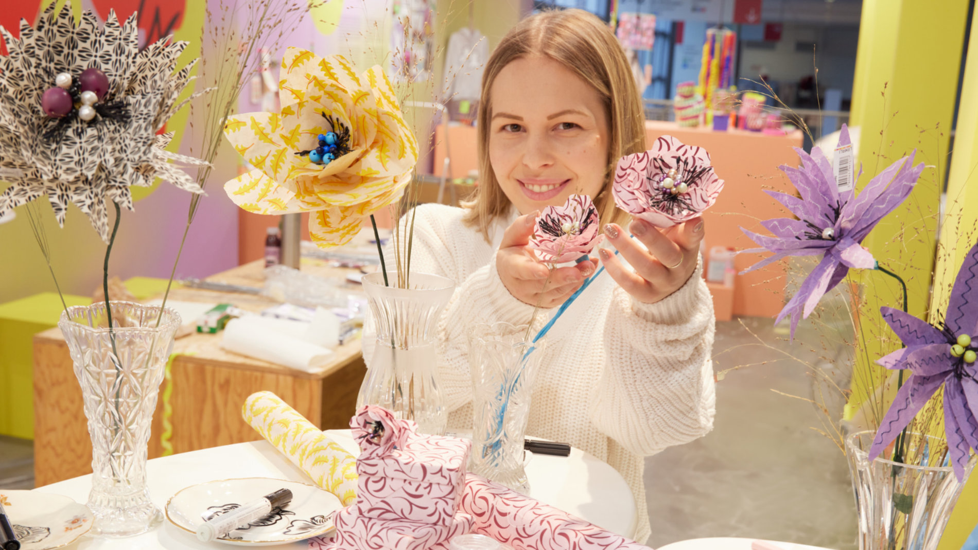 young woman with a self-made flower in her hand at Creativeworld