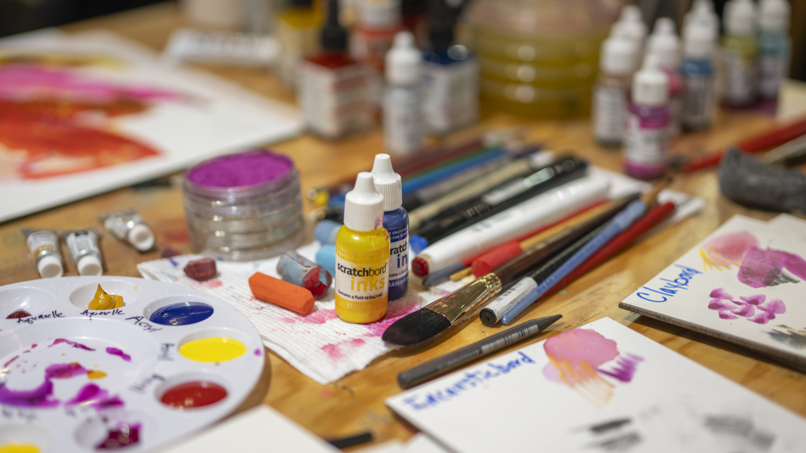 Paints, pencils, brushes at Creativeworld