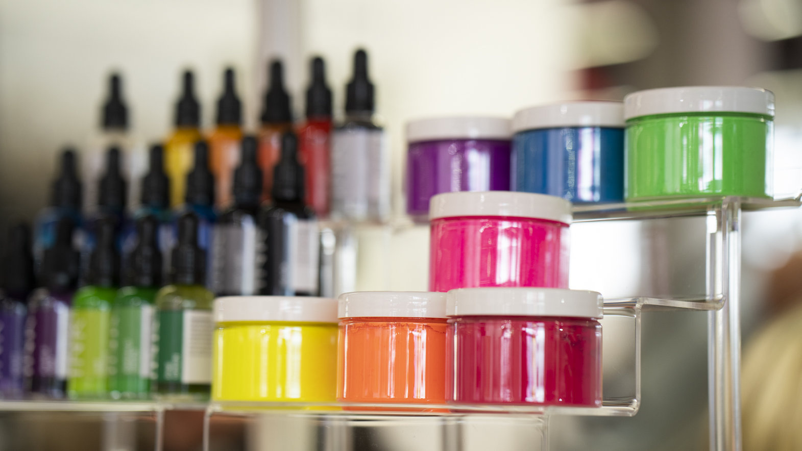 bunte Acrylfarben auf der Creativeworld