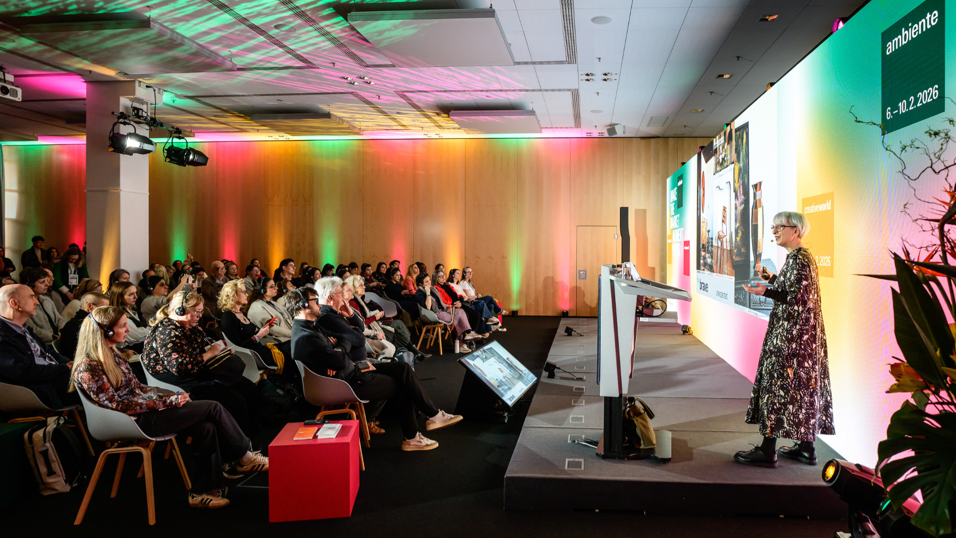 Annetta Palmisano helds a lecture at the Conzoom Solutions Academy